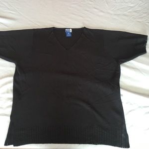 Black short sleeve pullover sweater